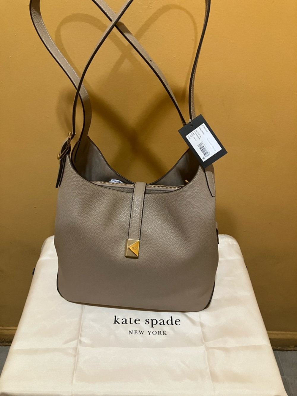 Kate Spade Deco Large Timeless Taupe Pebble. Leather Shoulder Bag